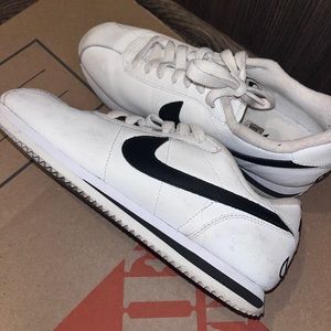 Nike Cortez (black and white)